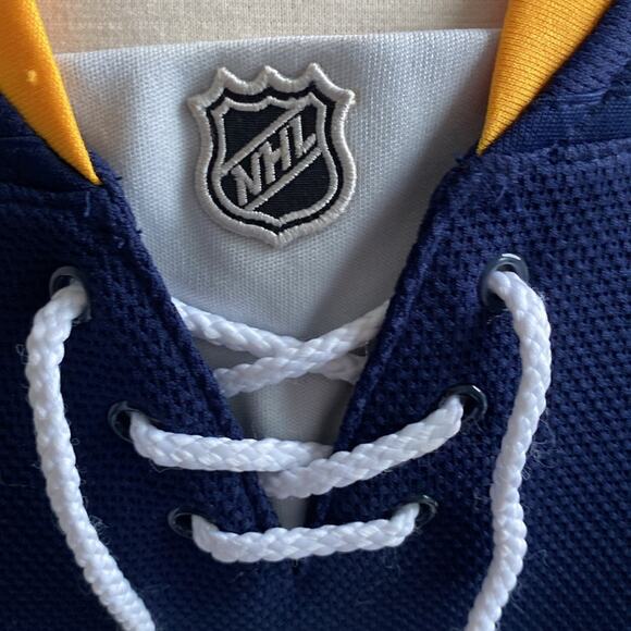 NHL BUFFALO SABERS Hockey Jersey Womens Sz Small Number 28 Zemgus Girgensons - Picture 7 of 14